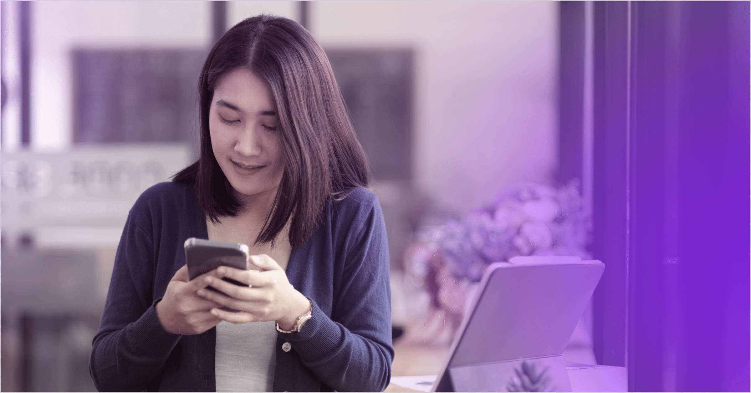 fan-engagement-with-group-chat - woman looking at her phone messages and smiling